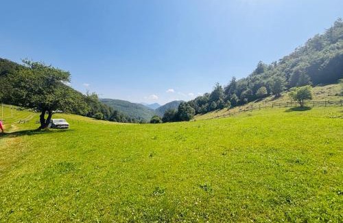 Dambovicioara Villa | Discover Vila Luca: Oceanfront Escape with Private Beach