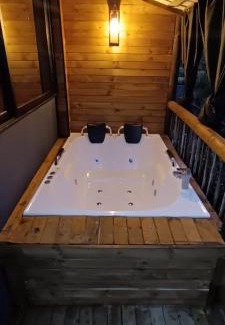 El Penol Villa | Perfect Getaway: Cottage Master Room in Guatapé with Spa