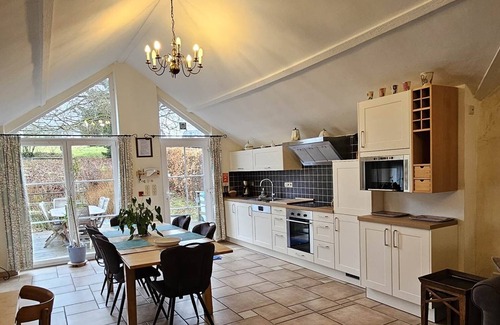 Vaux-sur-Sure Apartment | Cozy Cottage Myosotis with Breakfast & Family Amenities