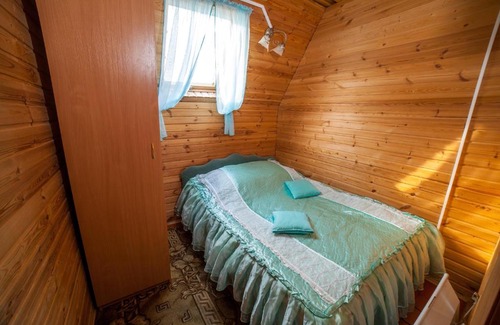 Khutyn Villa | Cozy Cottage na Strelke with Private Beach & Ocean Views