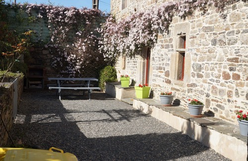 Plestin-les-Greves Cottage | Relaxing Retreat Near Locquirec with Oceanfront Amenities