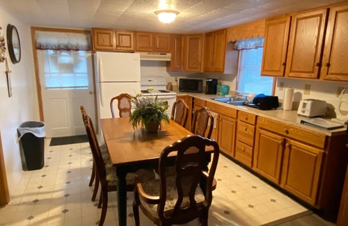 Crisfield House | Cozy Cottage by the Bay: Pet-Friendly & Family-Friendly Stay