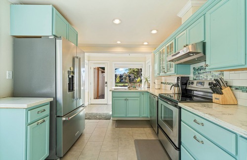 Vancouver House | Cozy Cottage by Vancouver Lake with New Pickleball Court