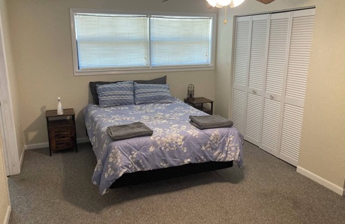 Silver Springs House | Forest Cottage: Family-Friendly Retreat Near Outdoor Adventures