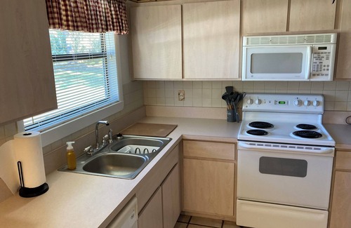 Silver Springs House | Forest Cottage: Family-Friendly Retreat Near Outdoor Adventures