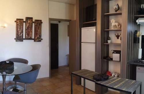 Vallabregues House | Cozy Cottage with Pool, Spa & Pet-Friendly Amenities
