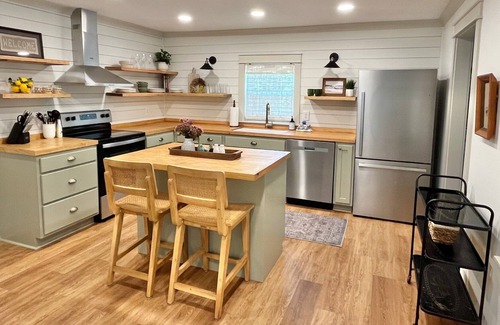 Columbus Cottage | Cozy Cottage Retreat Minutes from Golden Triangle Park