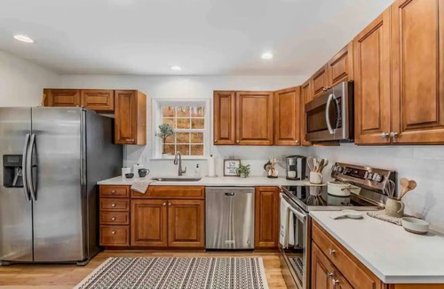 College Grove House | Cozy Cottage in The Grove: Amazing Views Near Nashville