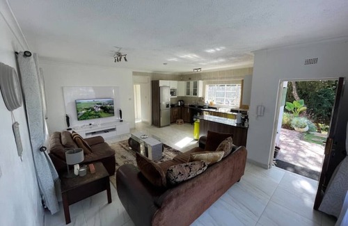 Harare Cottage | Welcome to Cottage On A Hill: Relax with Spa & Hot Tub