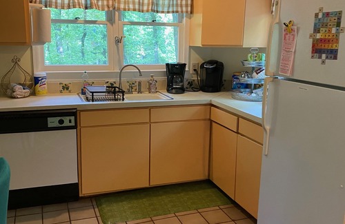 Athens Cottage | Charming Cottage on Beech Haven: Pet-Friendly Retreat