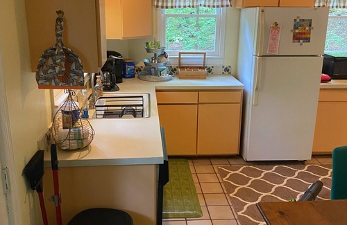 Athens Cottage | Charming Cottage on Beech Haven: Pet-Friendly Retreat
