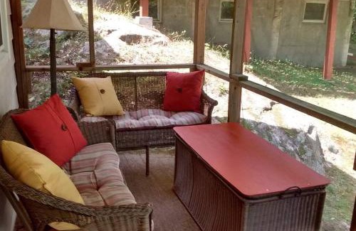 Frontenac House | Cottage on Bob's lake, near Verona, Kingston!