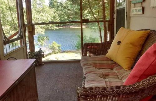 Frontenac House | Cottage on Bob's lake, near Verona, Kingston!