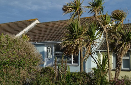 Mullion House | Coastal Cottage: Pet-Friendly Retreat with Pool and Tennis