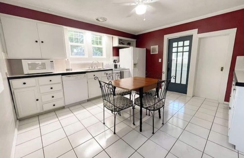 Carterville Cottage | Exceptional Cottage on Grand: Family-Friendly with Kitchen