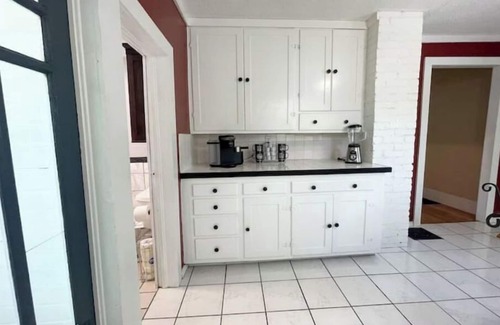 Carterville Cottage | Exceptional Cottage on Grand: Family-Friendly with Kitchen