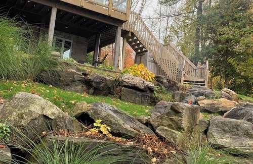 Seguin Cottage | Relaxing Cottage on Lake Jo with Hot Tub & Pet-Friendly Perks