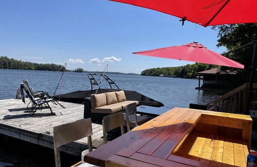 Seguin Cottage | Relaxing Cottage on Lake Jo with Hot Tub & Pet-Friendly Perks
