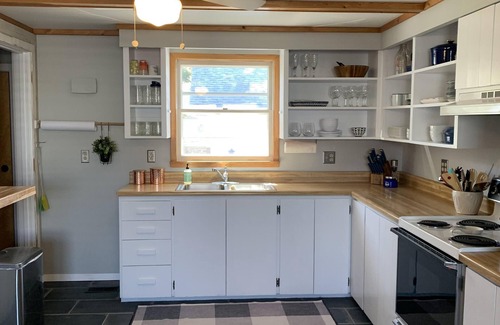 Eagle River Cottage | Gateway to Keweenaw Adventure at Cottage on Pine!
