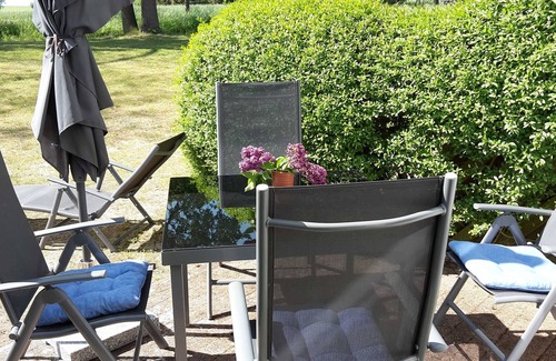Stolpe auf Usedom Apartment | Lagoon-View Cottage B8: Pet-Friendly and Family Ready