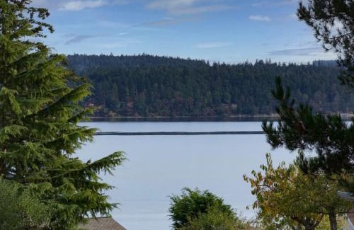 Sequim House | Escape to Cottage on the Bay with Hot Tub & Kayaks