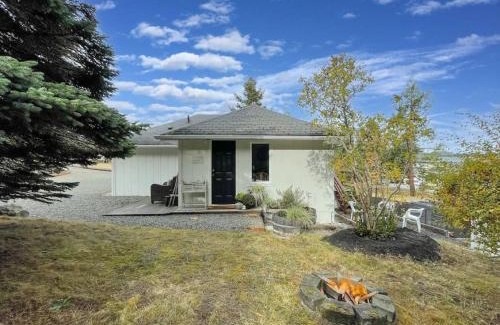 Sequim House | Escape to Cottage on the Bay with Hot Tub & Kayaks