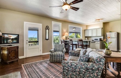 Leakey House | Relaxing Riverfront Cottage with Spa and Pet-Friendly Amenities