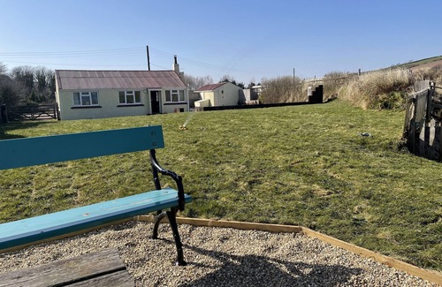 Freshwater East Cottage | Beachfront Cottage with Pool & Ocean Views - 10/10 Rating