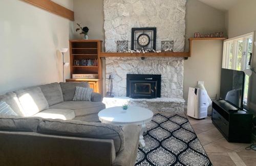 Springfield House | Pet-Friendly Cottage on the Lake with Pool and High Ratings