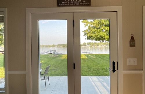 White Pigeon Cottage | Inviting Lake Cottage Just 15 Minutes from Shipshewana