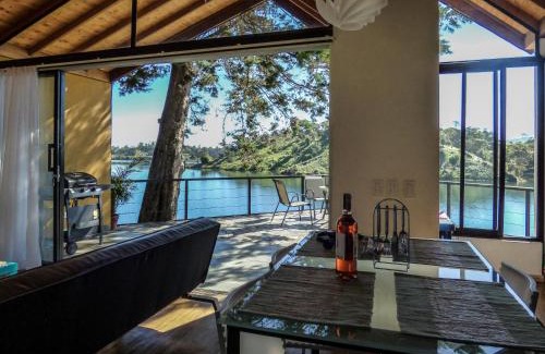 Guatape House | Relaxing Lakefront Lodge in Guatapé with Jacuzzi Access
