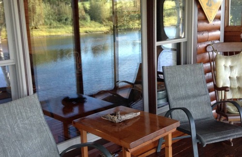 Blackville Cottage | Relax at Cottage on the Msw Miramichi River - Gray Rapids
