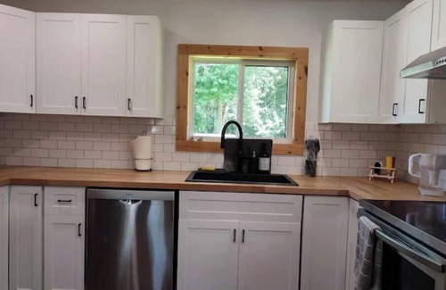 Otonabee-South Monaghan House | Cozy Cottage On The "O" with Family-Friendly Amenities