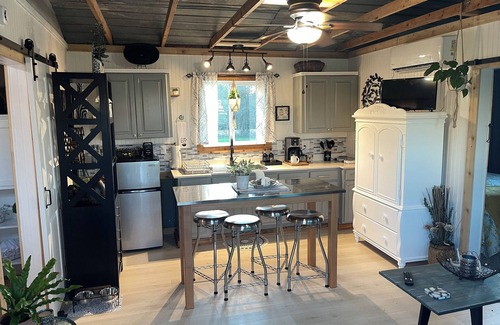 Red Rock Cottage | Cozy Cottage on the Ranch: Pet-Friendly Getaway Near ATX