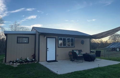 Red Rock Cottage | Cozy Cottage on the Ranch: Pet-Friendly Getaway Near ATX