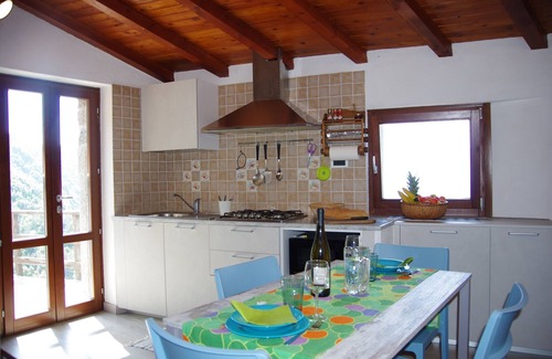 La Spezia Cottage | Seaside Retreat: La Ginestra with Ocean Views & Breakfast