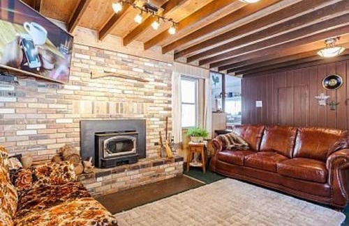Sundance House | Relaxing Cottage On The Stream with Hot Tub in Sundance