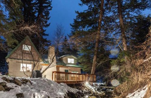 Sundance House | Relaxing Cottage On The Stream with Hot Tub in Sundance