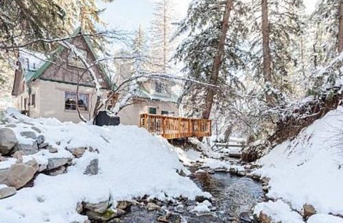 Sundance House | Relaxing Cottage On The Stream with Hot Tub in Sundance