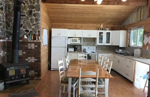 Torrance Cottage | Inviting Cottage on the Water in Muskoka Lakes for Families