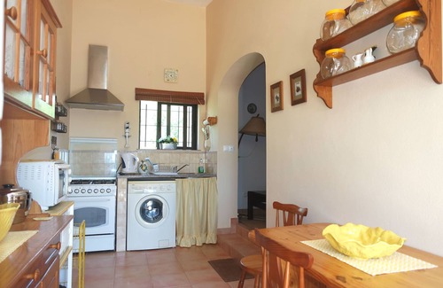 Colegio Cottage | Cozy Cottage Just 6km from the Beach with Pool & Spa