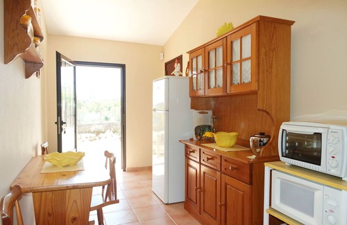 Colegio Cottage | Cozy Cottage Just 6km from the Beach with Pool & Spa