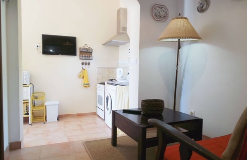 Colegio Cottage | Cozy Cottage Just 6km from the Beach with Pool & Spa