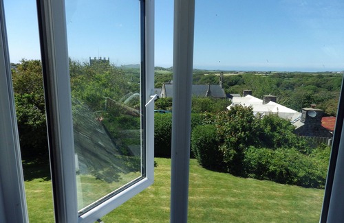 St Davids House | Idyllic Cottage with Ocean Views near St Davids Cathedral