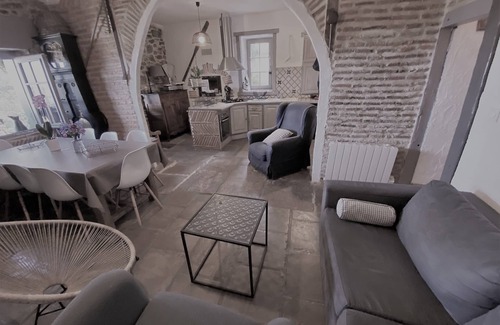 Behobie Cottage | Cozy Cottage Peroch-Baita with Ocean View & Spa