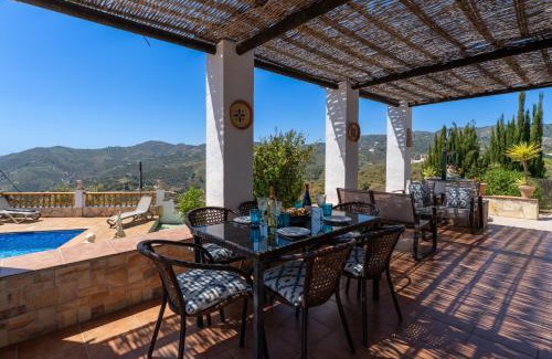 Frigiliana Villa | Oceanfront Bliss at Cottage Polborilla - 4-Star Retreat