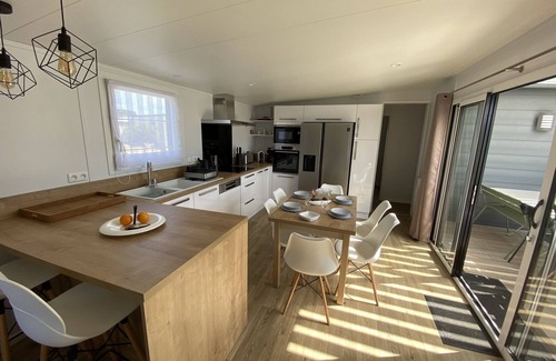 Bretignolles-sur-Mer Ski Chalet | Seaside Cottage Premium: Pet-Friendly Stay with Pool