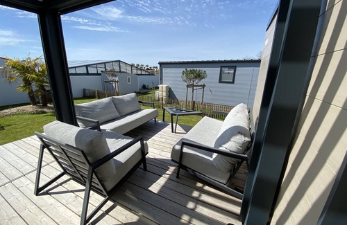 Bretignolles-sur-Mer Ski Chalet | Seaside Cottage Premium: Pet-Friendly Stay with Pool