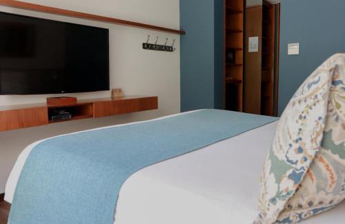 Buceo Hotel | Relaxing Retreat at Cottage Puerto Buceo with Pool & Hot Tub