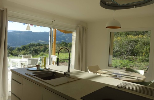 Digne-les-Bains House | Tranquil Cottage Retreat with Ocean View & Spa in Provence